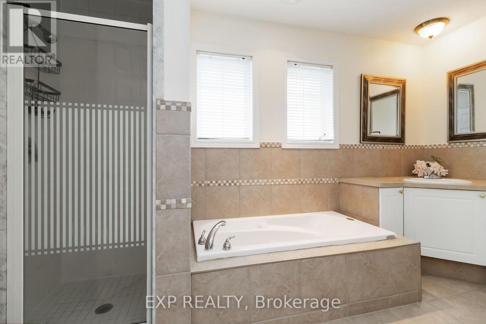1401 Tamworth Court, Burlington, Ontario  L7P 4V3 - Photo 31 - W12321126