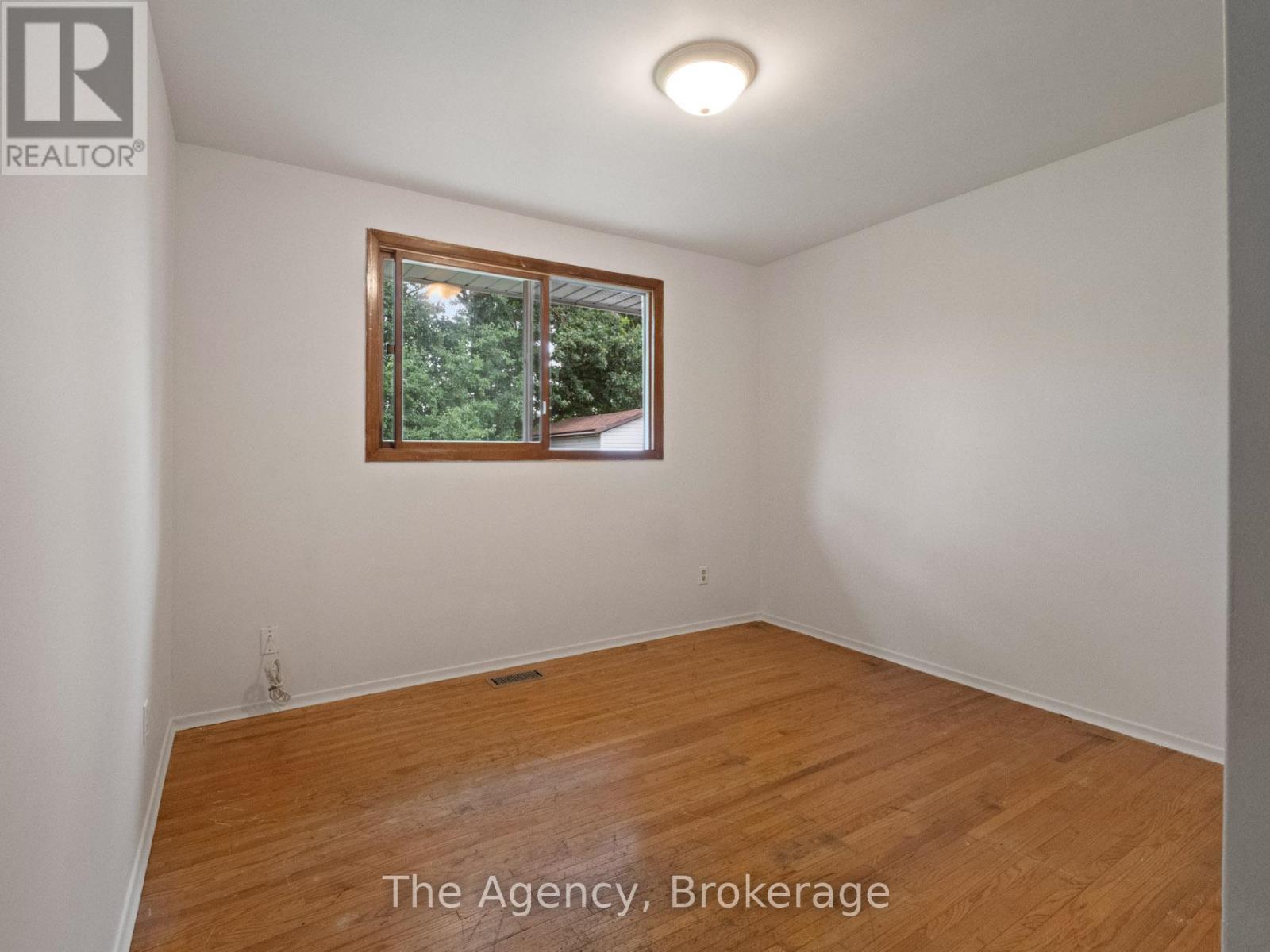 6041 Cadham Street, Niagara Falls, Ontario  L2G 3A2 - Photo 12 - X12321140