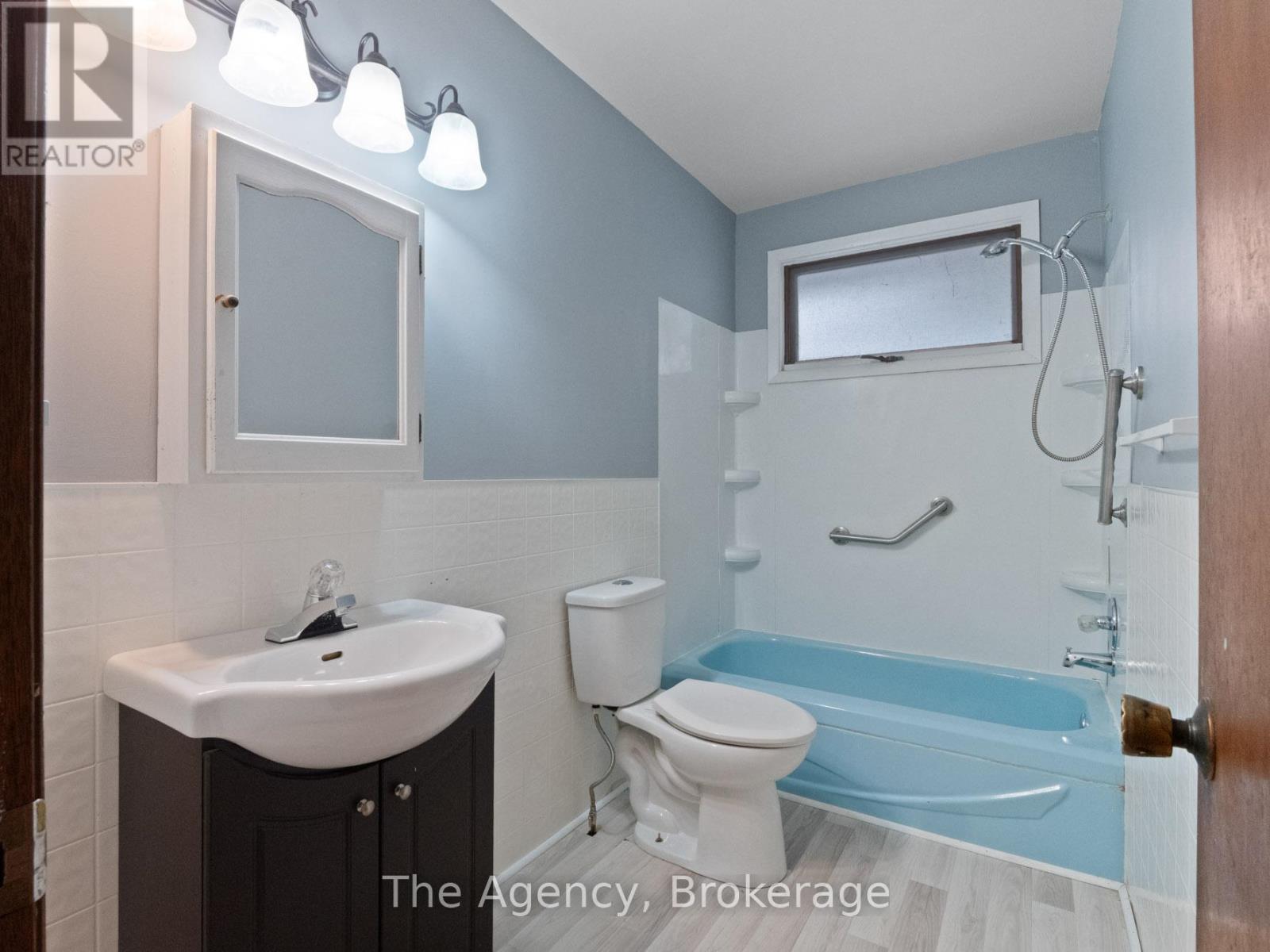 6041 Cadham Street, Niagara Falls, Ontario  L2G 3A2 - Photo 15 - X12321140