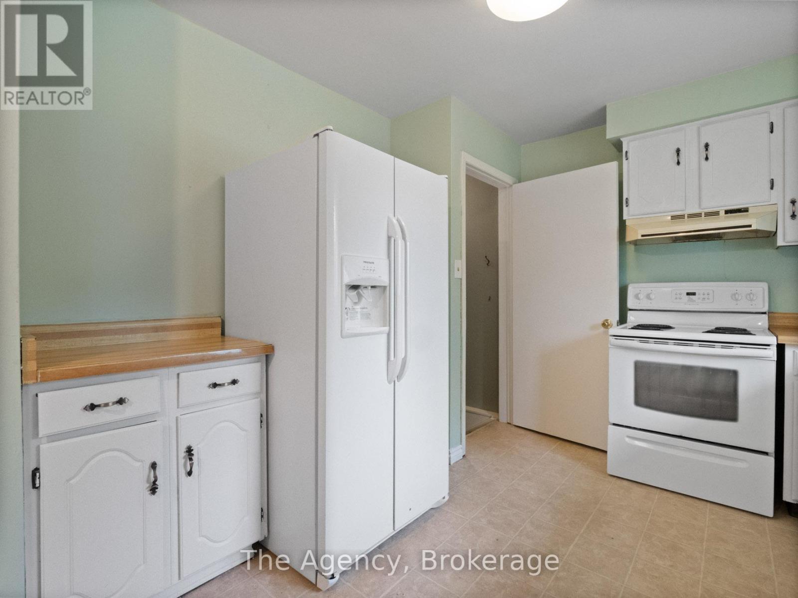 Property at 6041 CADHAM STREET image 4