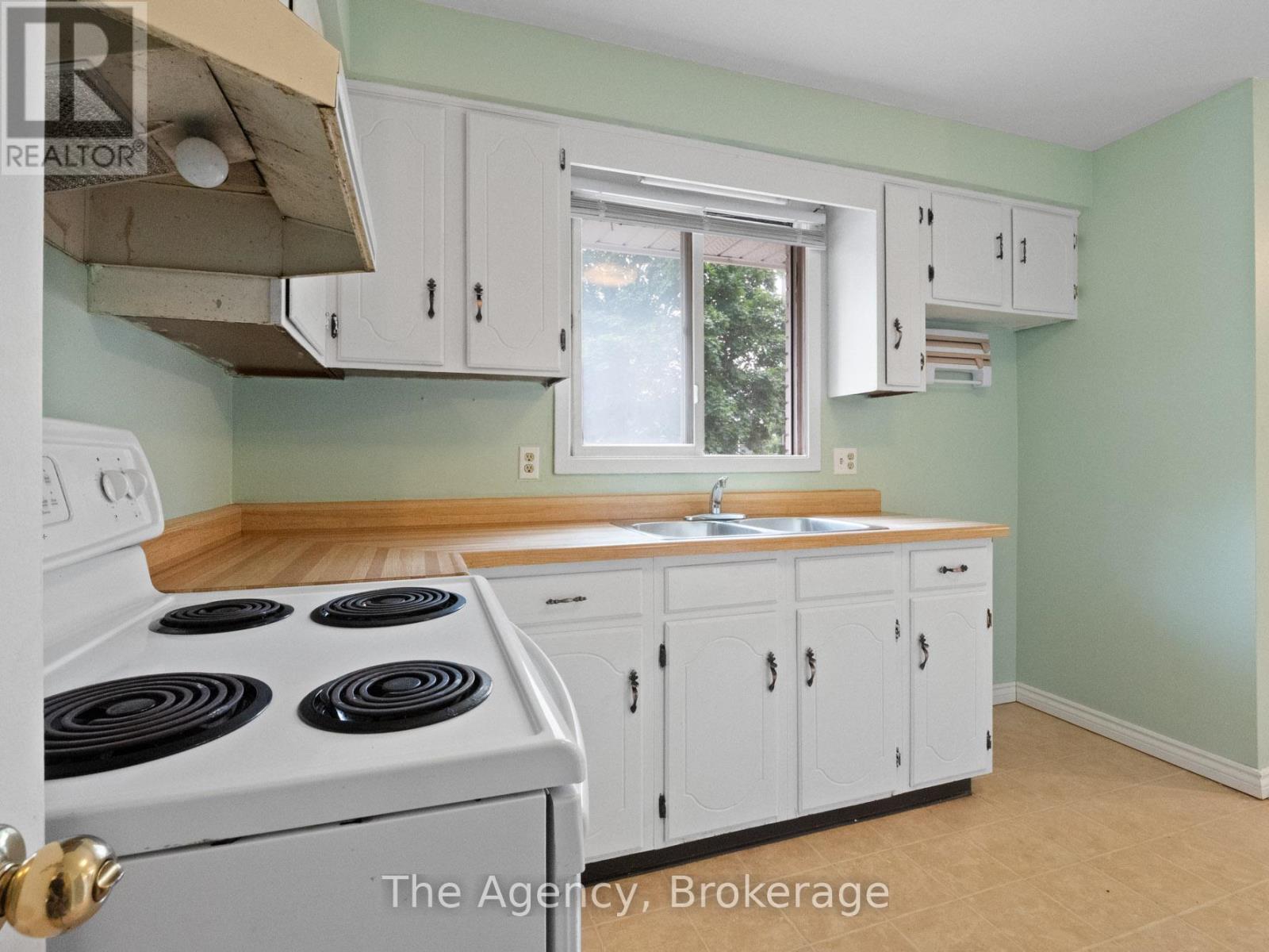 Property at 6041 CADHAM STREET image 5