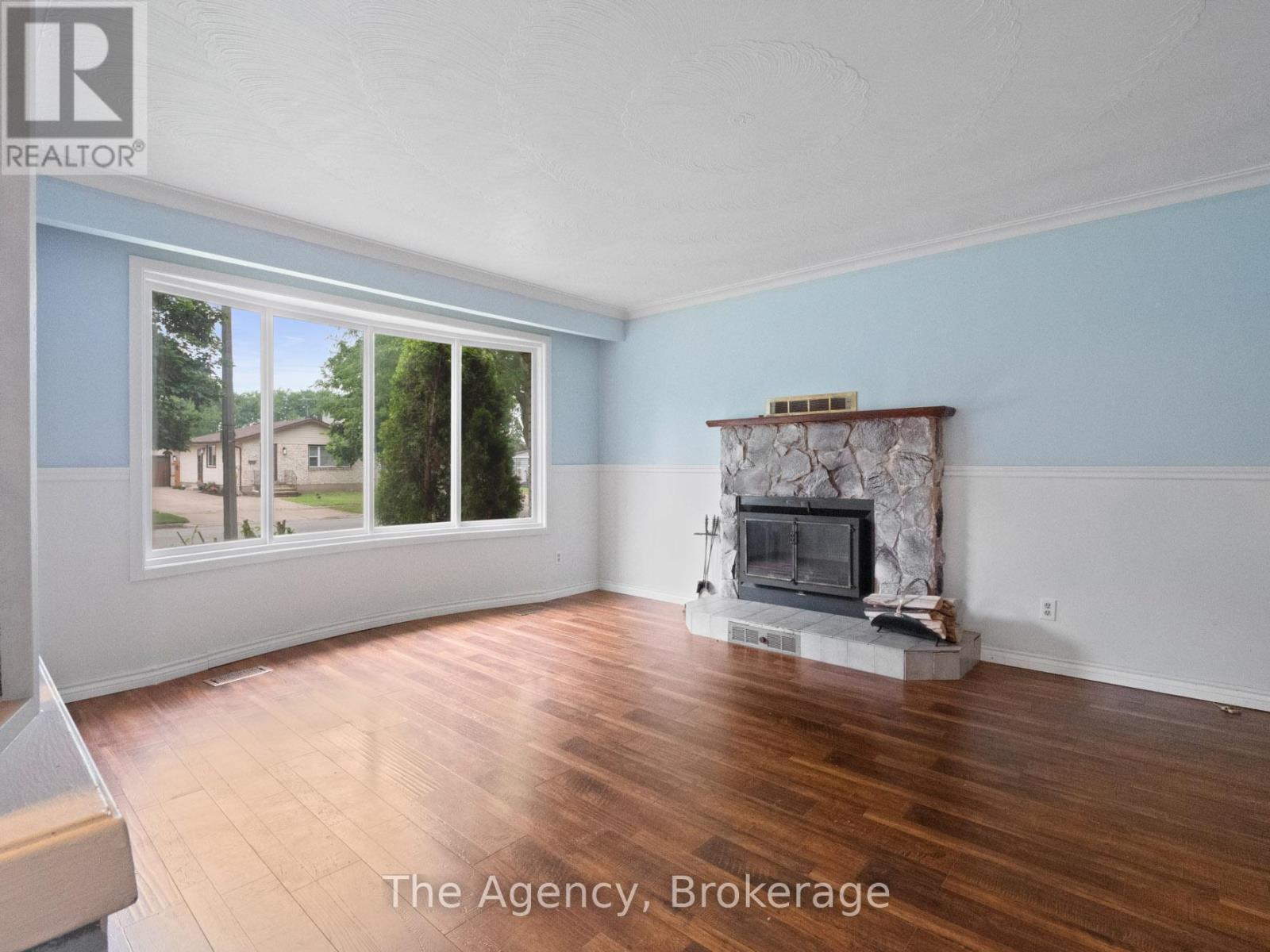 6041 Cadham Street, Niagara Falls, Ontario  L2G 3A2 - Photo 6 - X12321140