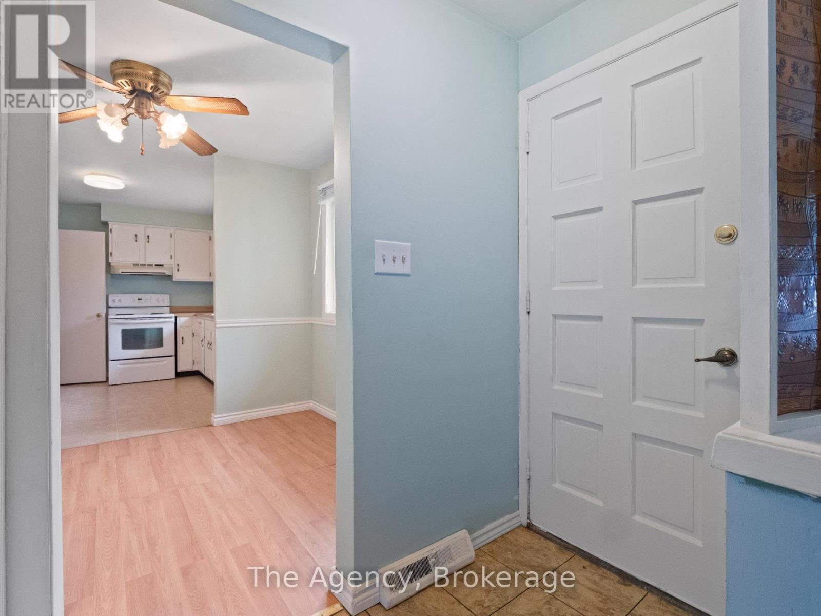 6041 Cadham Street, Niagara Falls, Ontario  L2G 3A2 - Photo 8 - X12321140