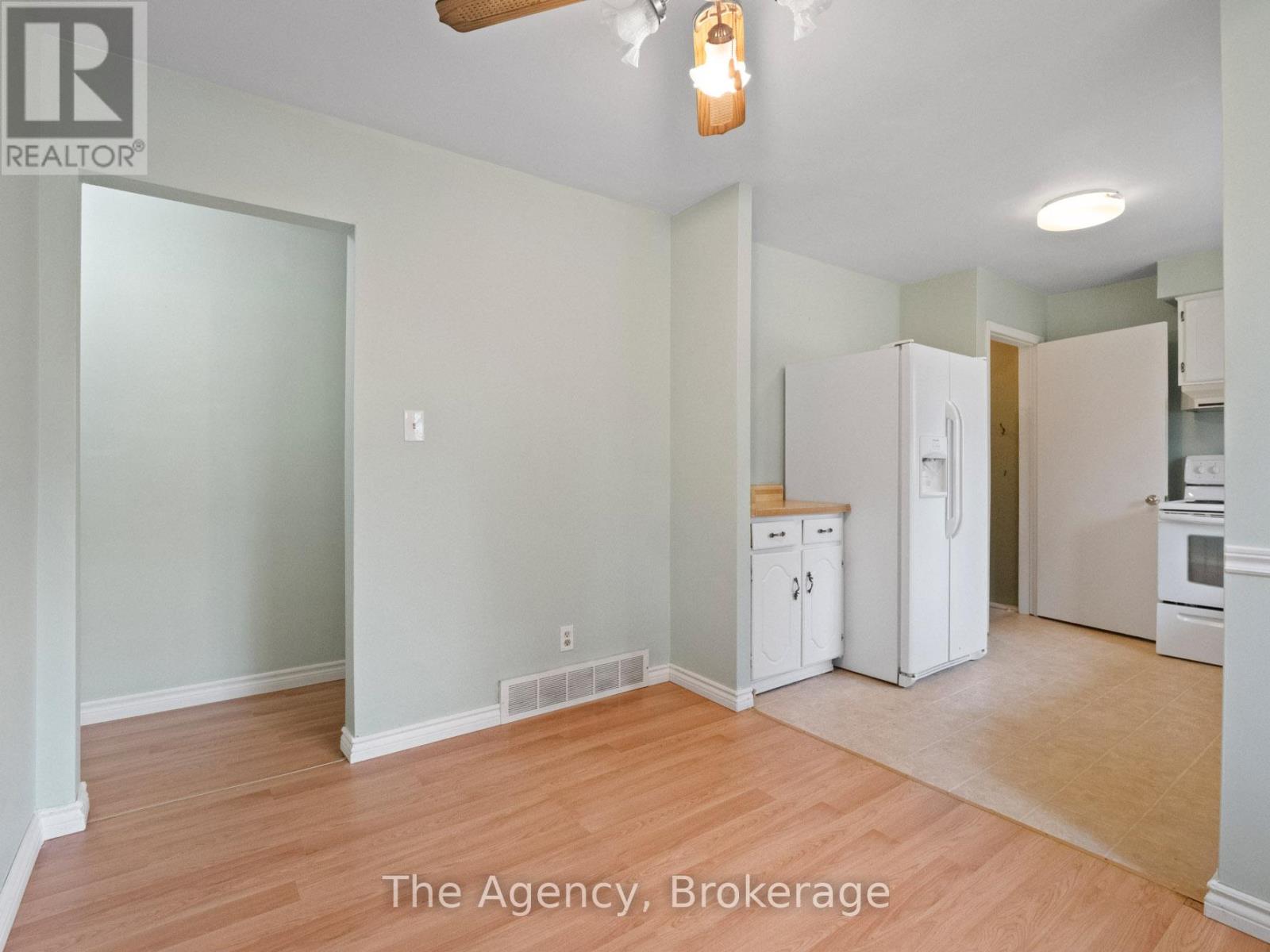 6041 Cadham Street, Niagara Falls, Ontario  L2G 3A2 - Photo 9 - X12321140