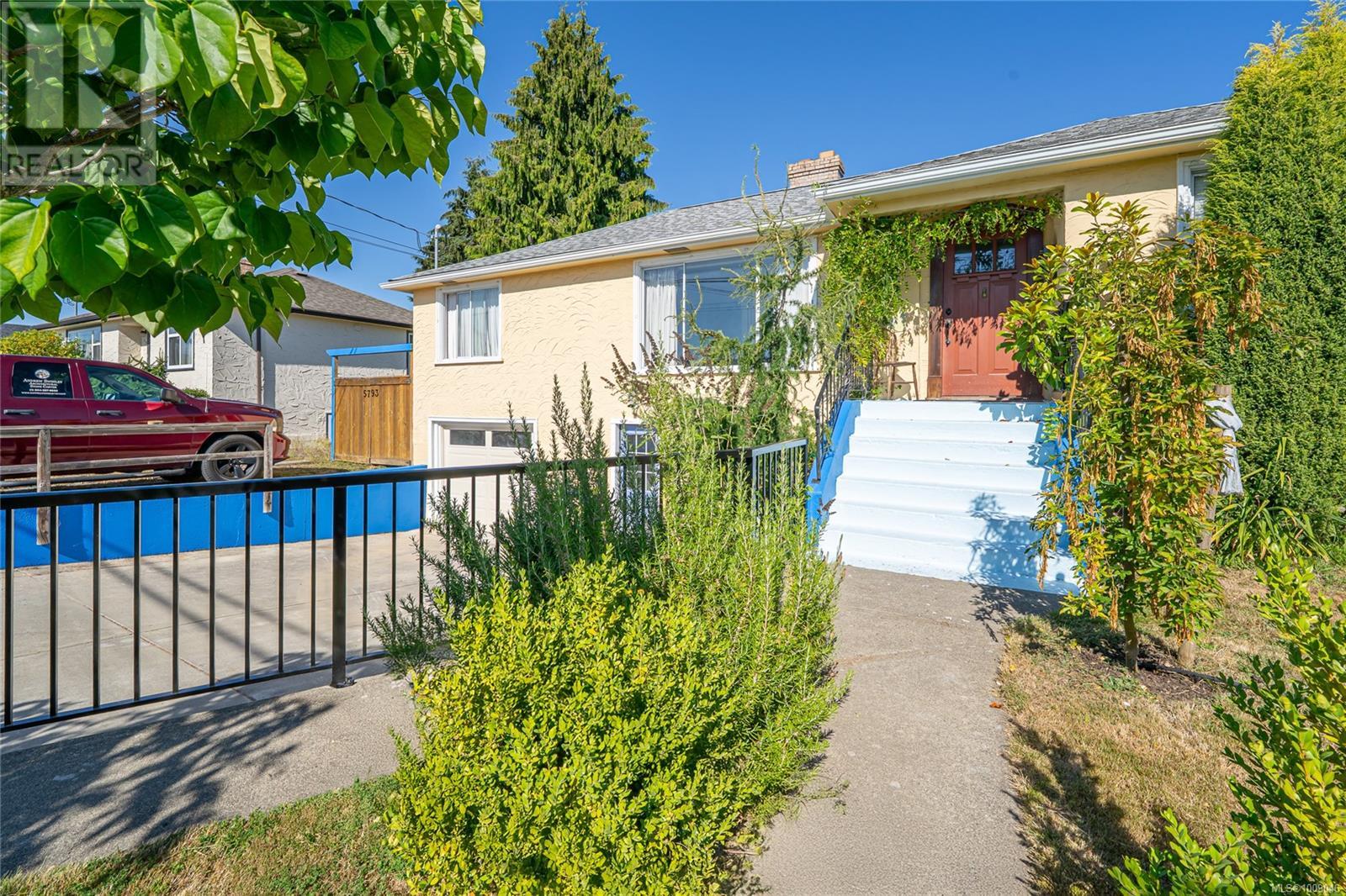 Property at 5793 Garden St image 2