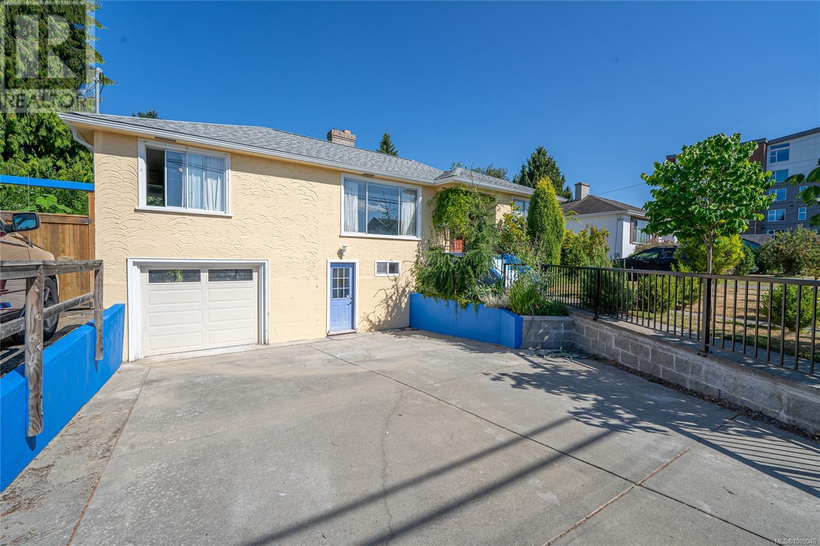Property at 5793 Garden St image 4