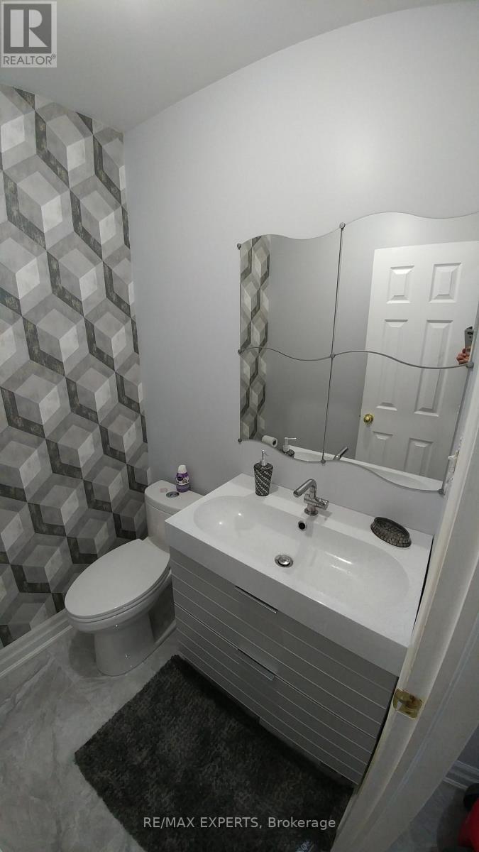 43 Eastview Gate, Brampton, Ontario  L6P 1M6 - Photo 7 - W12321152
