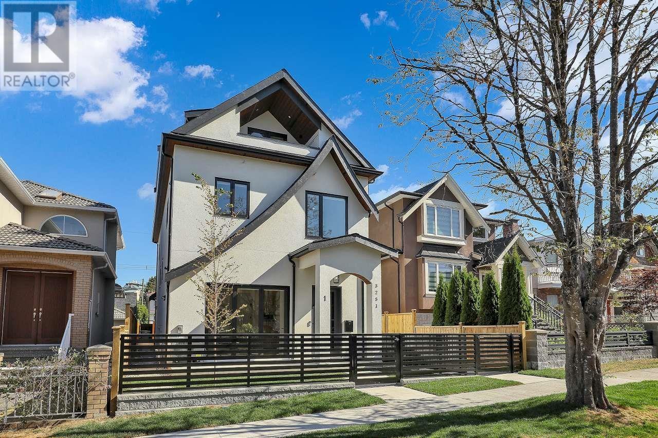 1 3251 E 44 AVENUE, Vancouver, British Columbia