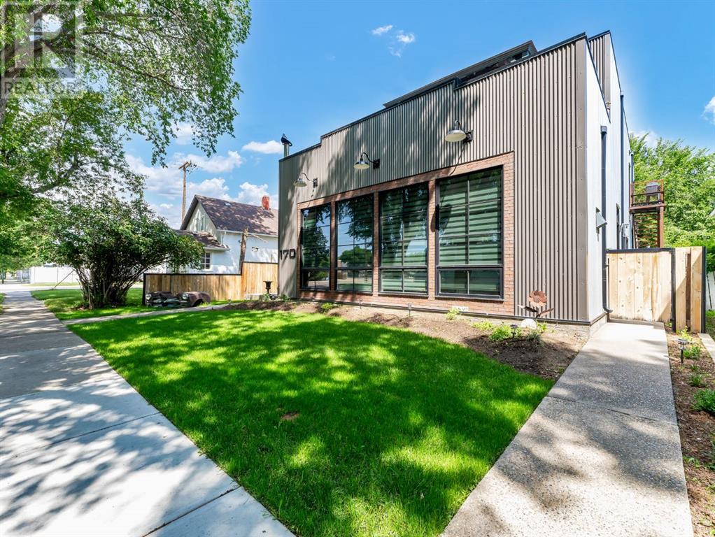Property at 170 2 Street NW image 2
