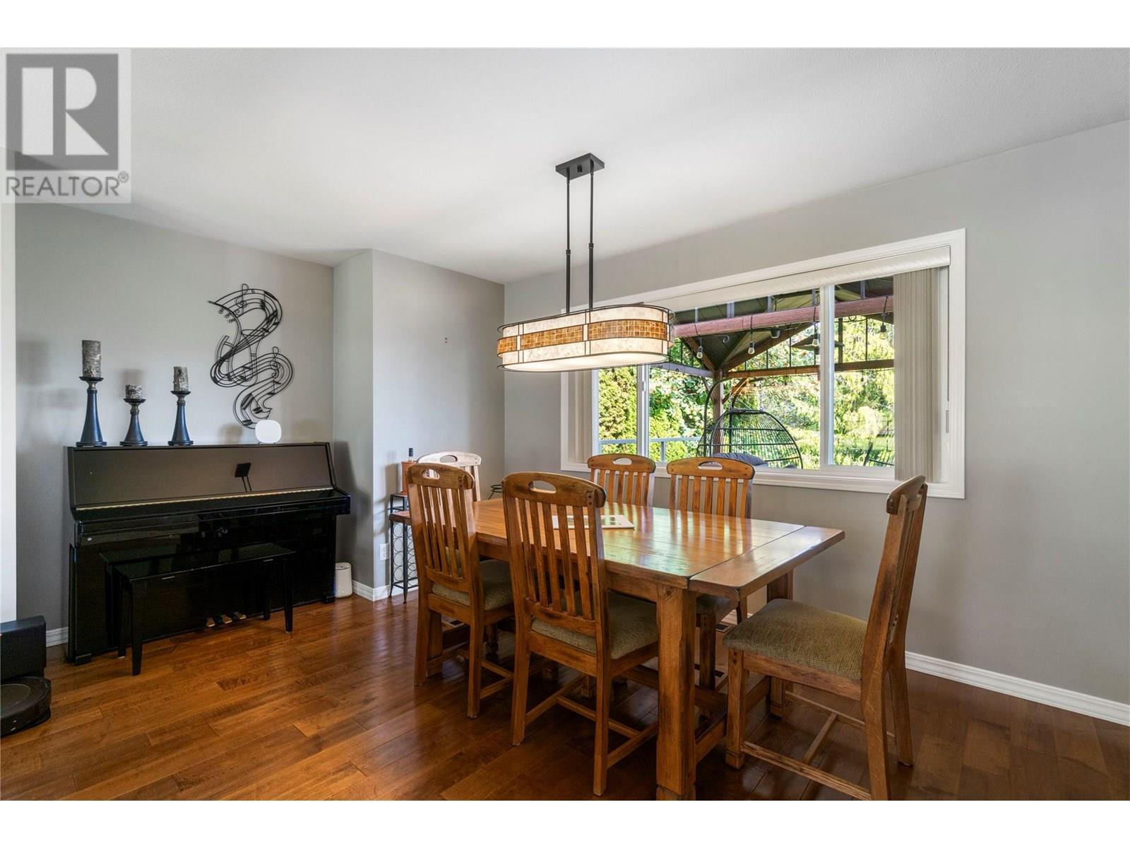 Property at 1681 18 Avenue SE image 4