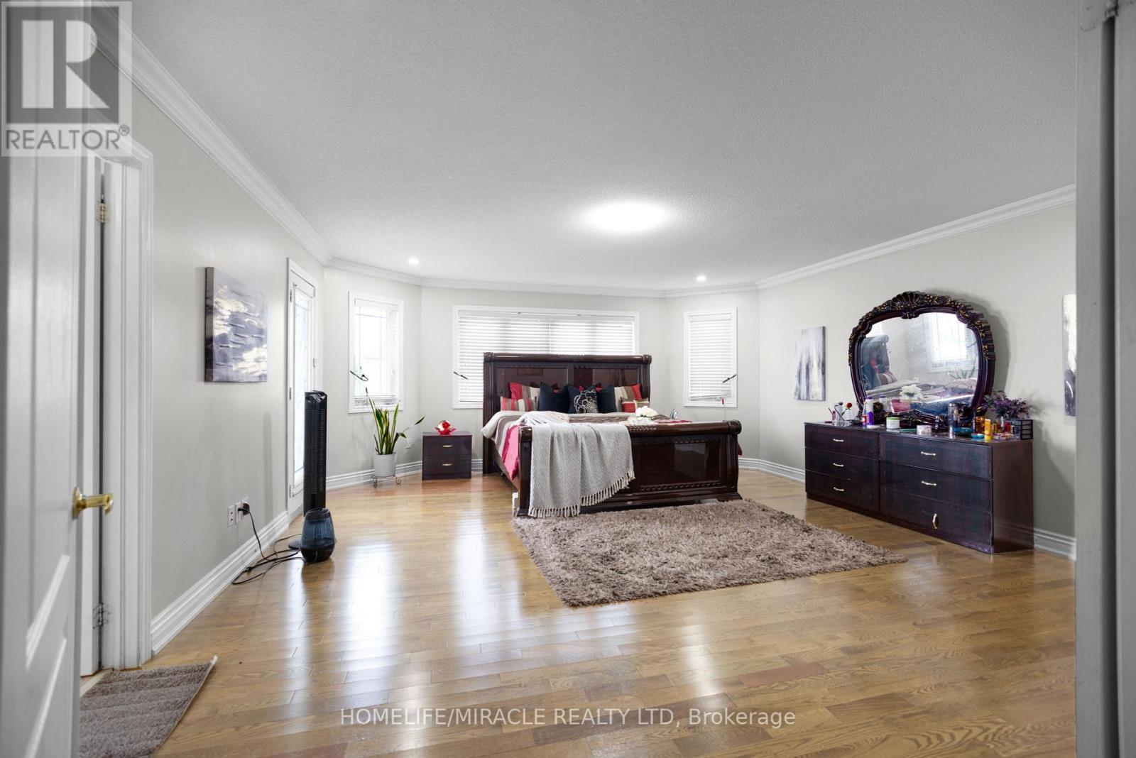 628 Twain Avenue, Mississauga, Ontario  L5W 0A3 - Photo 22 - W12318748