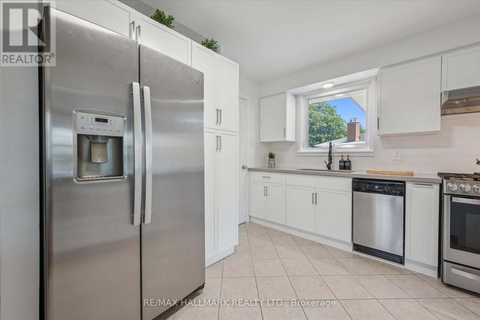 32 Warwick Court, Kitchener, Ontario  N2E 2P1 - Photo 12 - X12321190