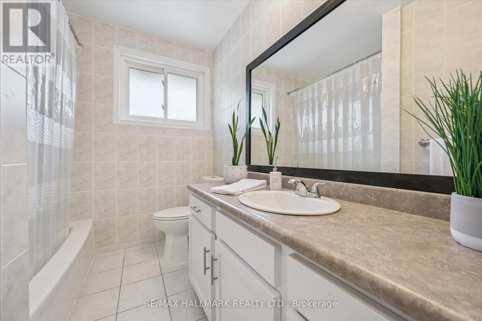 32 Warwick Court, Kitchener, Ontario  N2E 2P1 - Photo 19 - X12321190