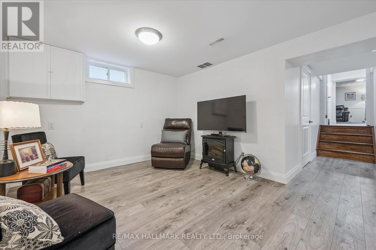 32 Warwick Court, Kitchener, Ontario  N2E 2P1 - Photo 24 - X12321190
