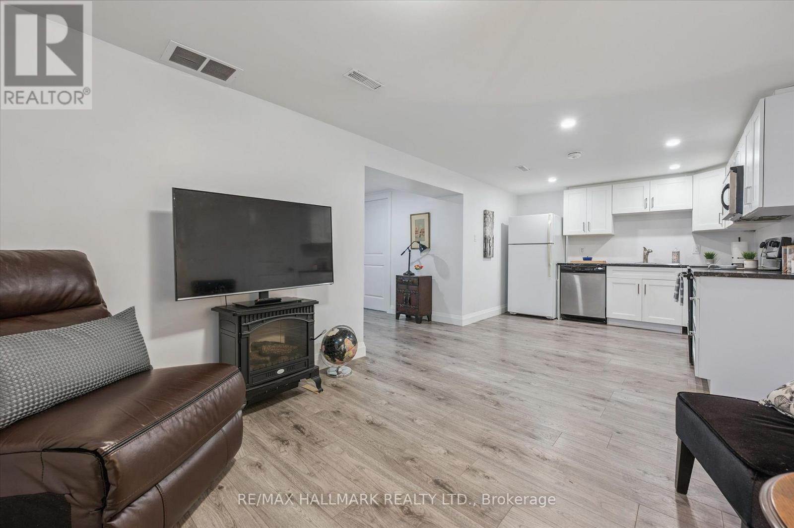 32 Warwick Court, Kitchener, Ontario  N2E 2P1 - Photo 26 - X12321190