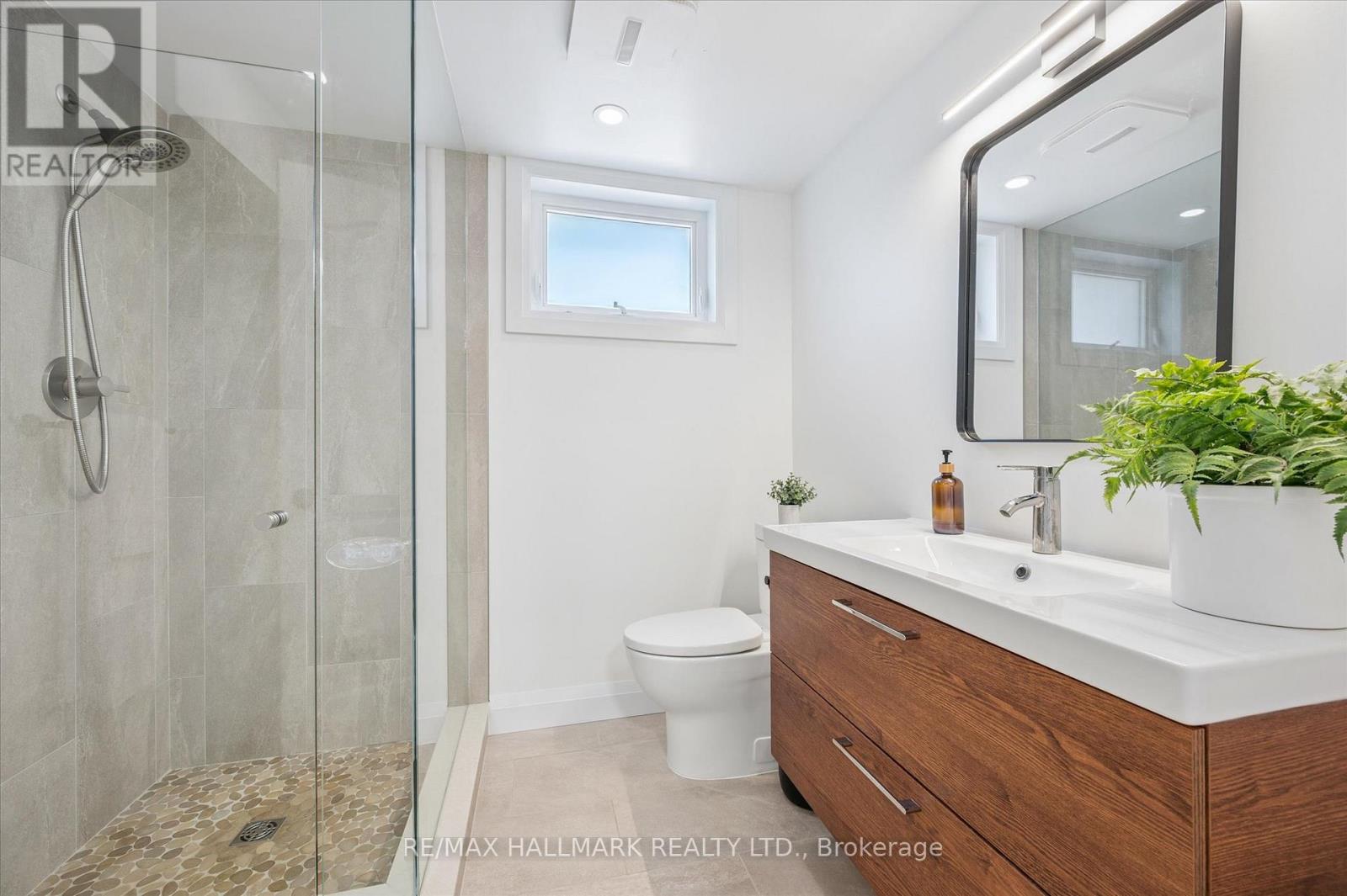 32 Warwick Court, Kitchener, Ontario  N2E 2P1 - Photo 28 - X12321190