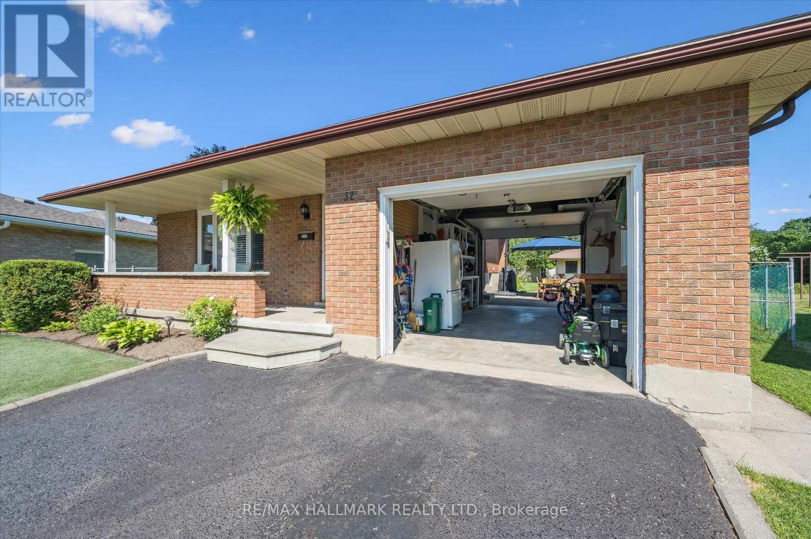 32 Warwick Court, Kitchener, Ontario  N2E 2P1 - Photo 30 - X12321190