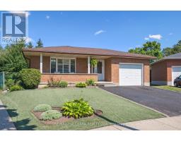 32 WARWICK COURT, Kitchener, Ontario