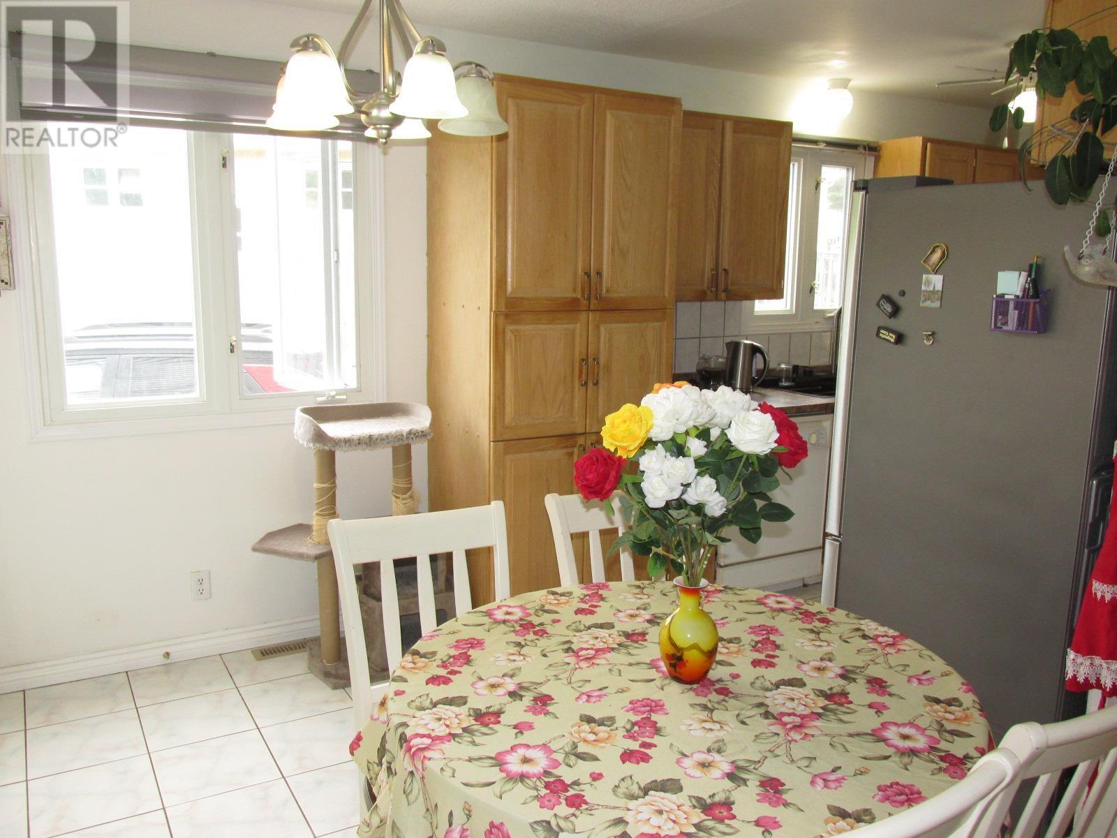 28 Mcquarrie Pl, Elliot Lake, Ontario  P5A 3C1 - Photo 10 - SM251592