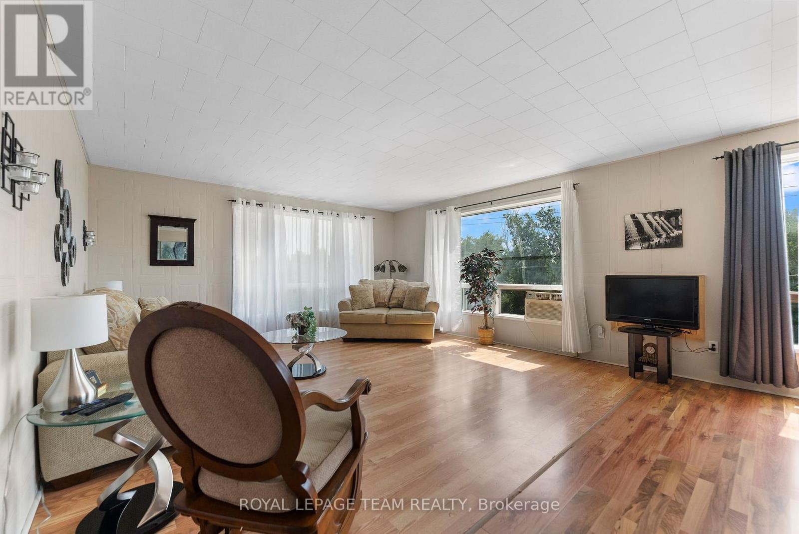636 Mill Street, Greater Madawaska, Ontario  K0J 1H0 - Photo 22 - X12321228