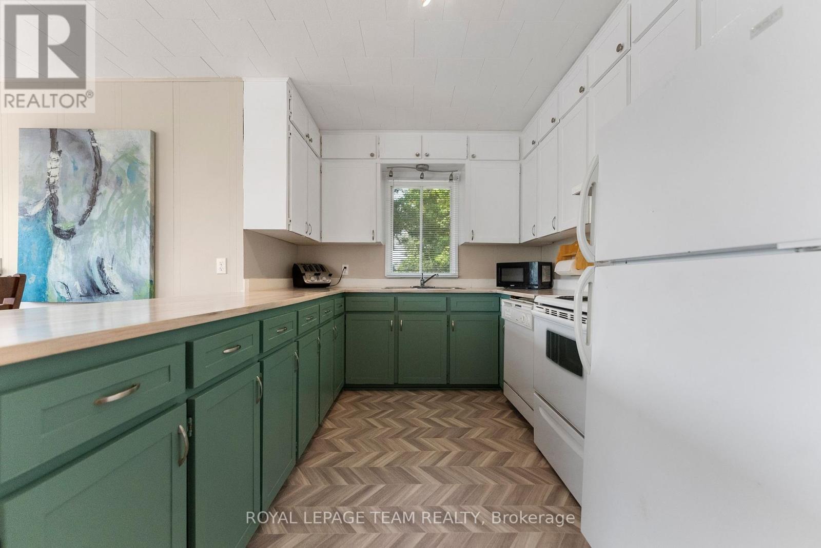 636 Mill Street, Greater Madawaska, Ontario  K0J 1H0 - Photo 25 - X12321228