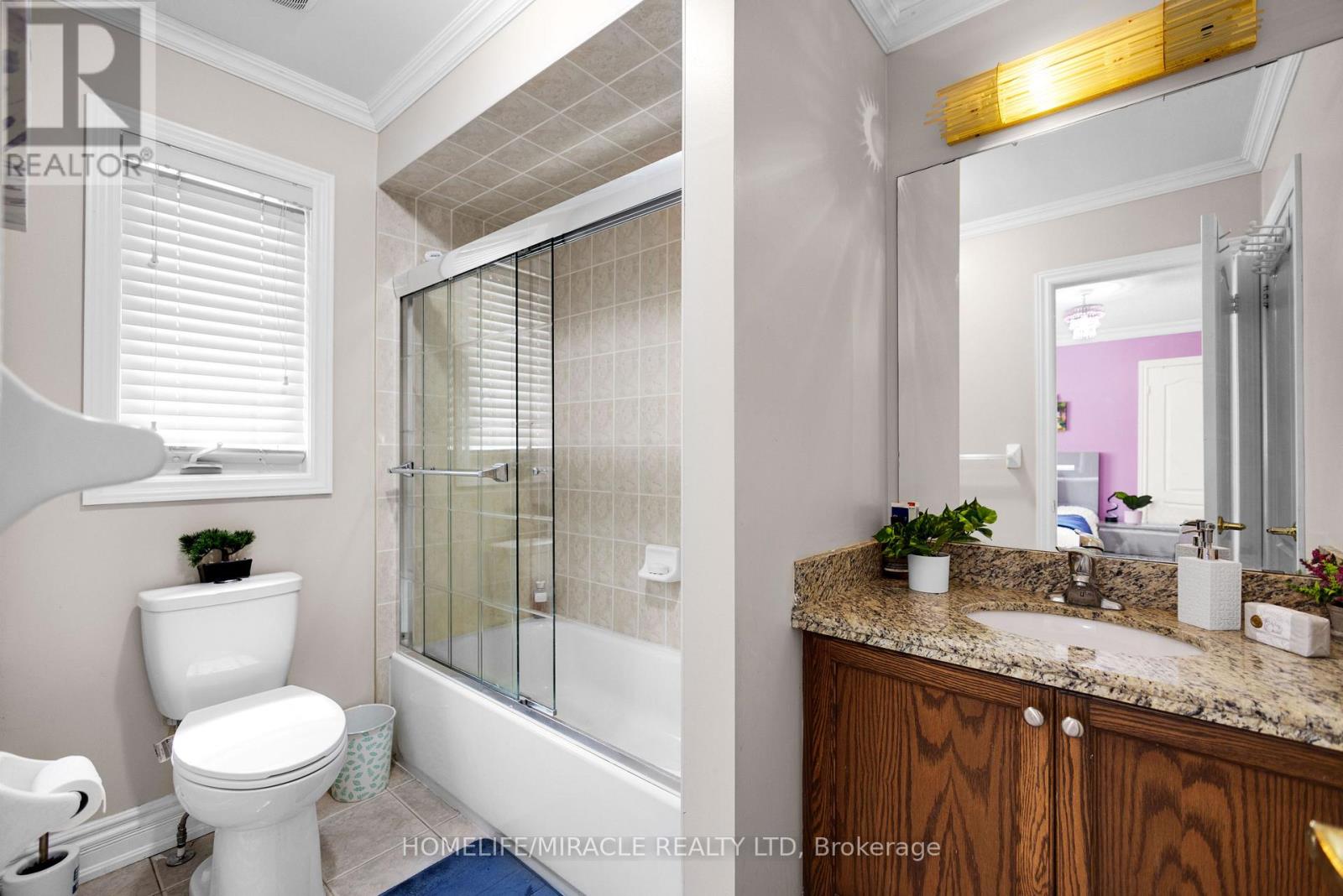 628 Twain Avenue, Mississauga, Ontario  L5W 0A3 - Photo 31 - W12318748