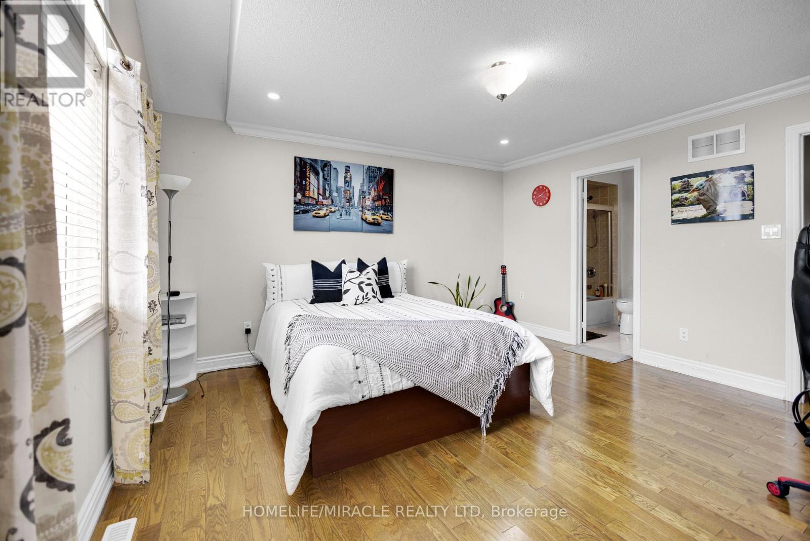 628 Twain Avenue, Mississauga, Ontario  L5W 0A3 - Photo 32 - W12318748