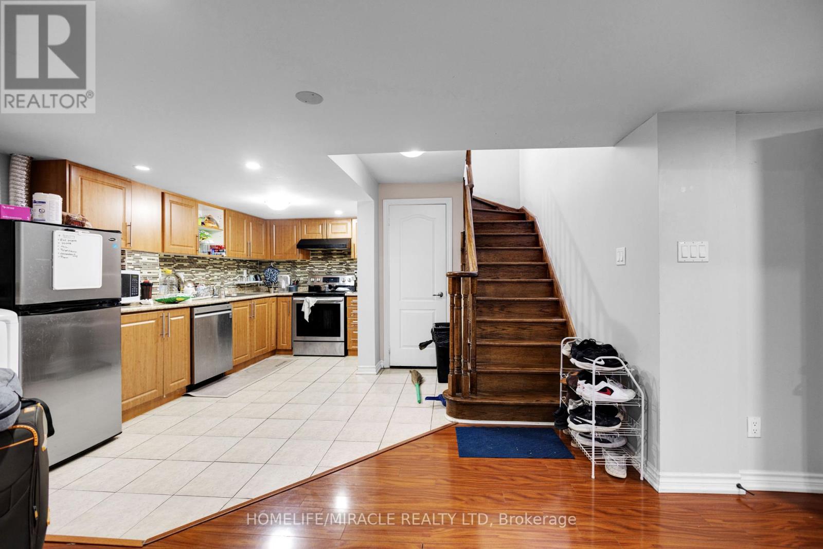 628 Twain Avenue, Mississauga, Ontario  L5W 0A3 - Photo 38 - W12318748