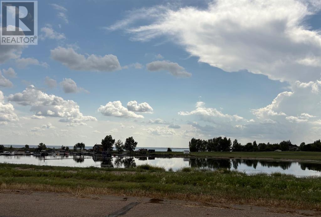 33 Kingfisher Estates E, Lake Newell Resort, Alberta  T1R 0X5 - Photo 2 - A2245304