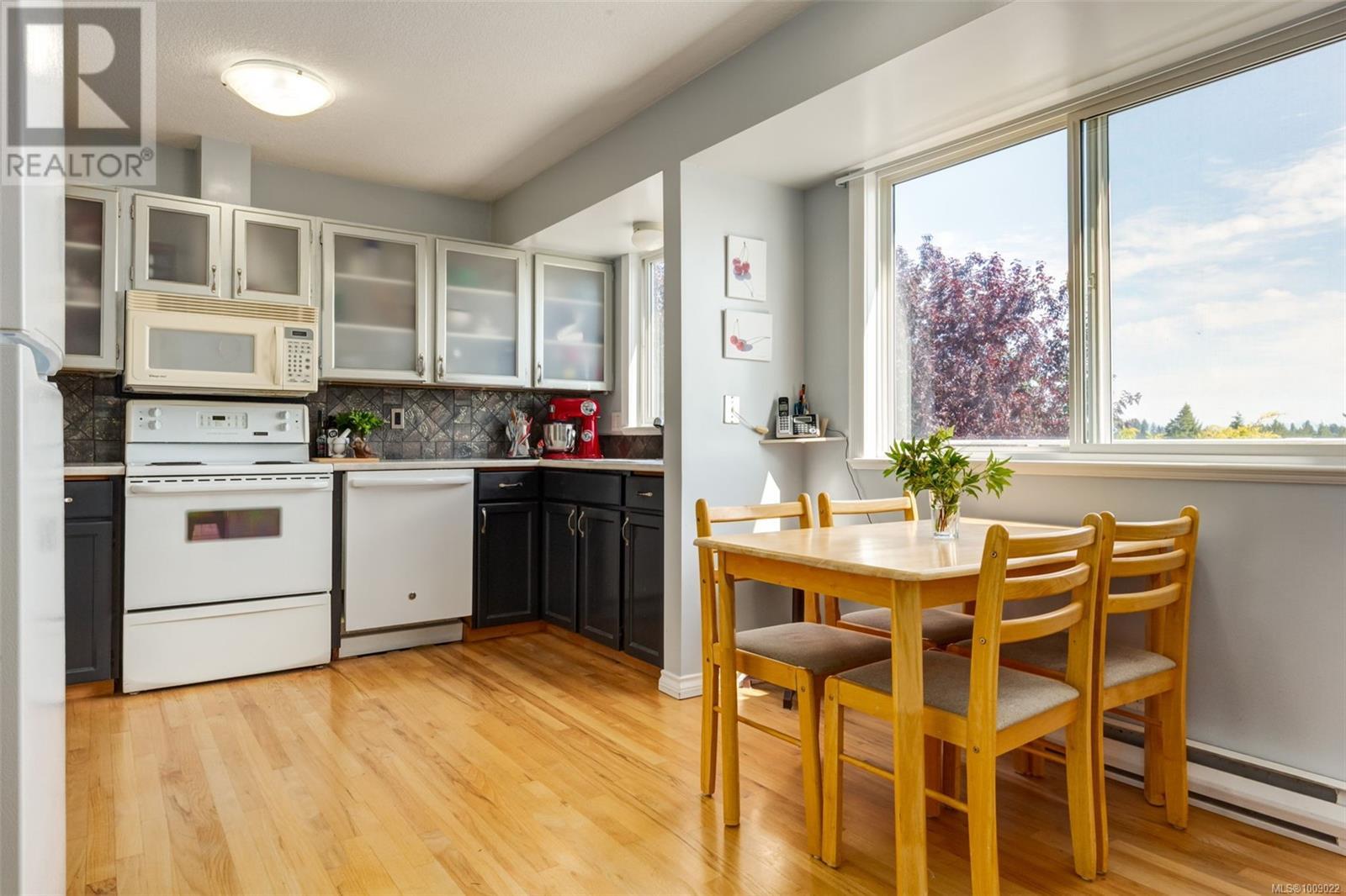 Property at 108 Chelan Pl image 4