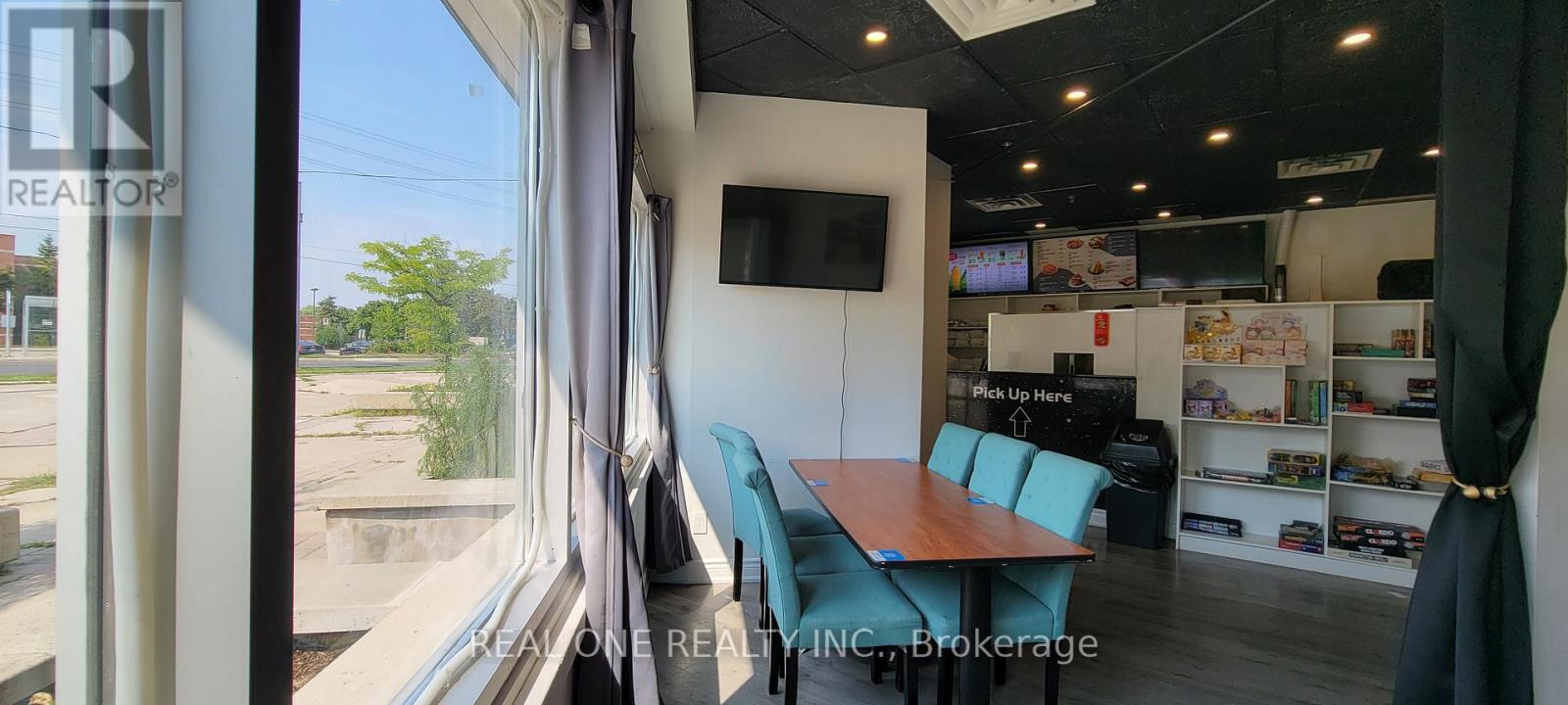 101 - 10 Fincham Avenue, Markham, Ontario  L3P 4C8 - Photo 3 - N12321219
