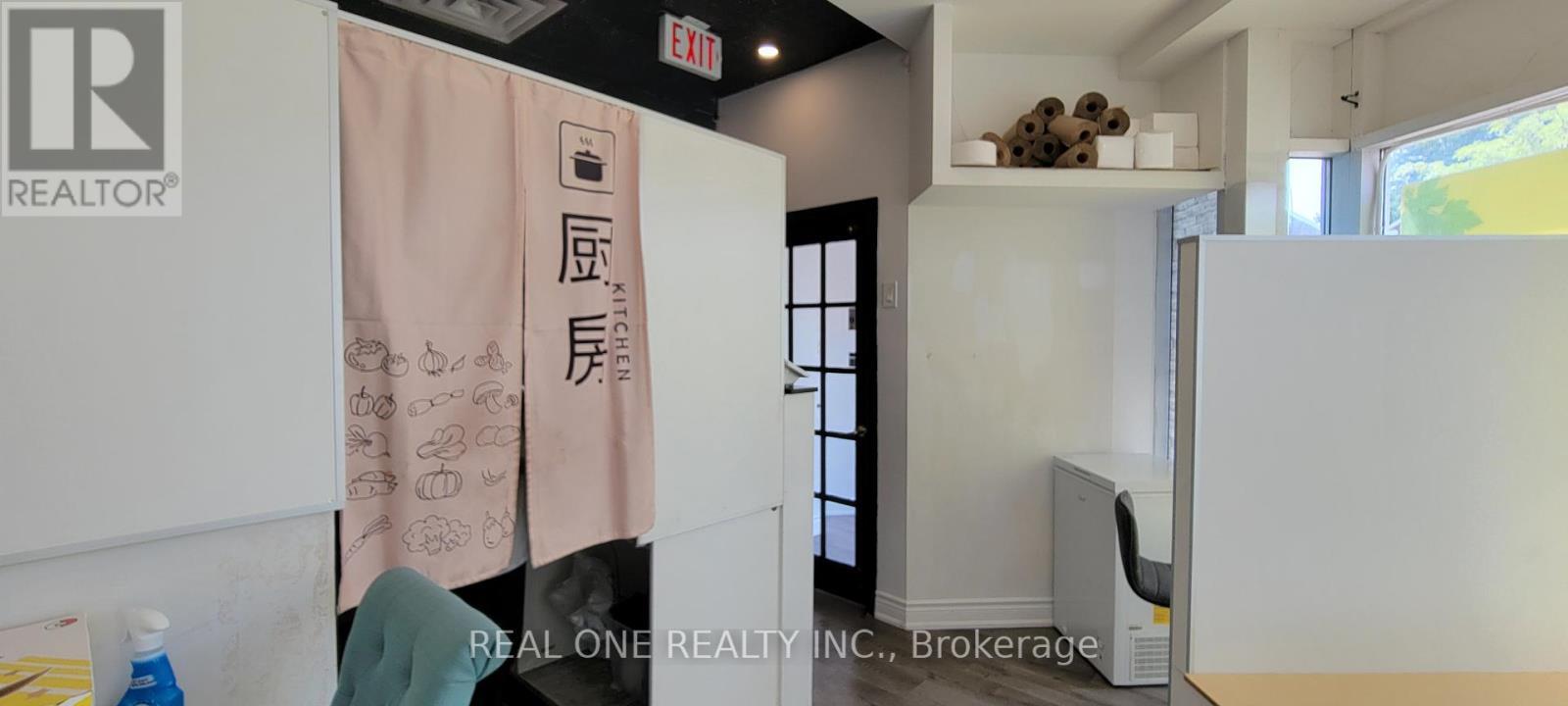 101 - 10 Fincham Avenue, Markham, Ontario  L3P 4C8 - Photo 8 - N12321219