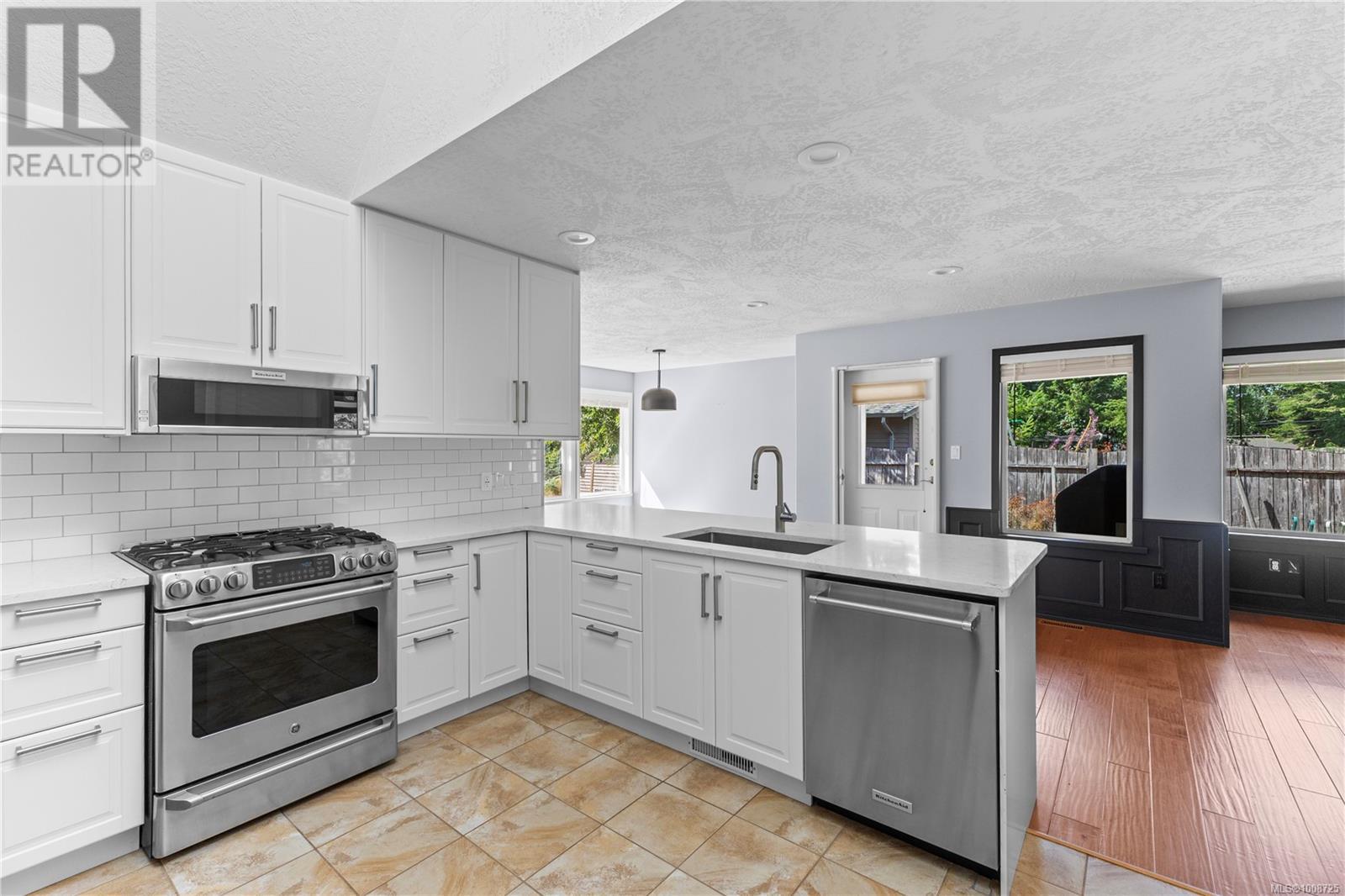 8840 Henderson Ave, Black Creek, British Columbia  V9J 1A6 - Photo 4 - 1008725
