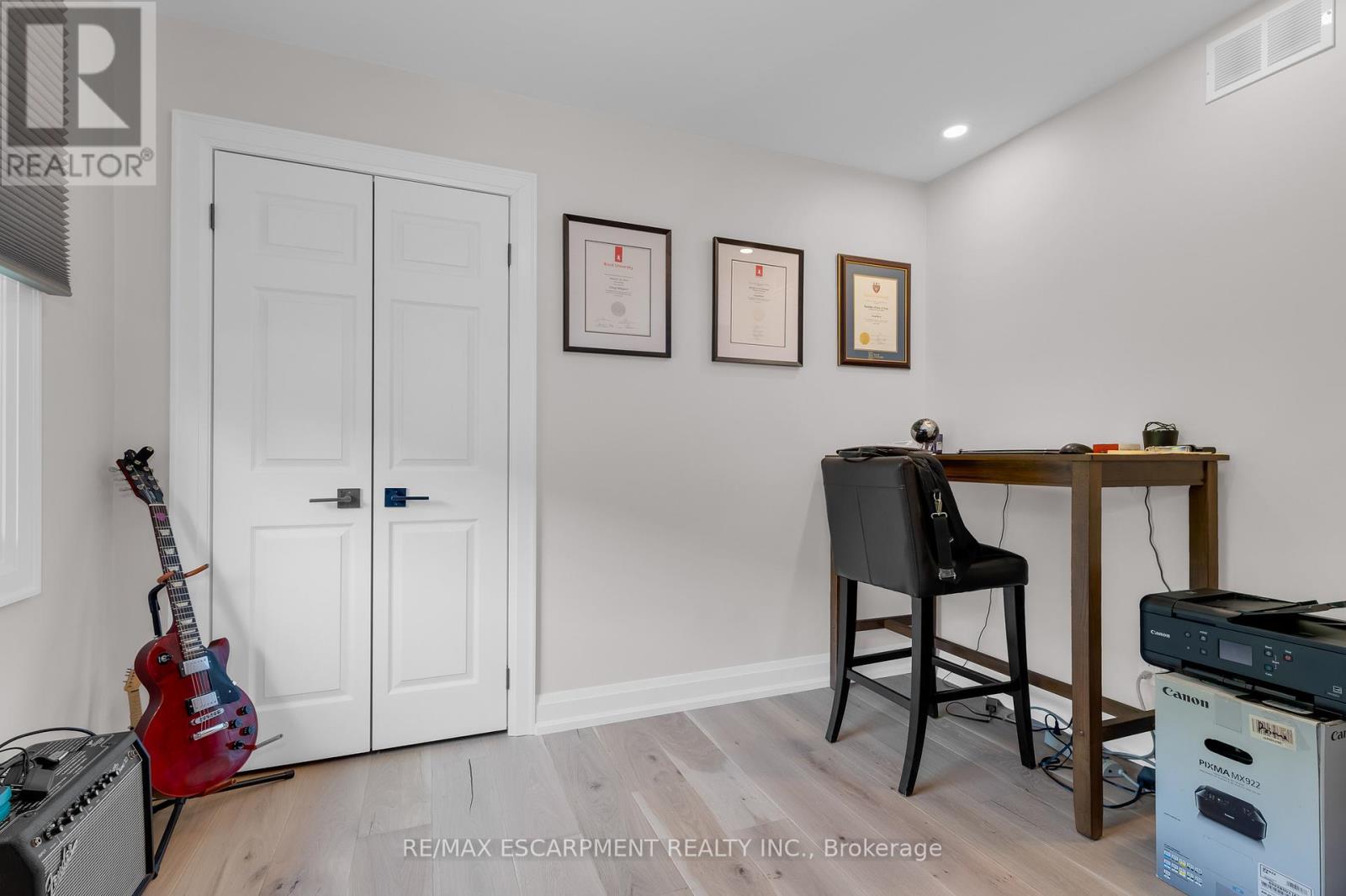 83 Dorchester Drive, Grimsby, Ontario  L3M 1B1 - Photo 23 - X12321209