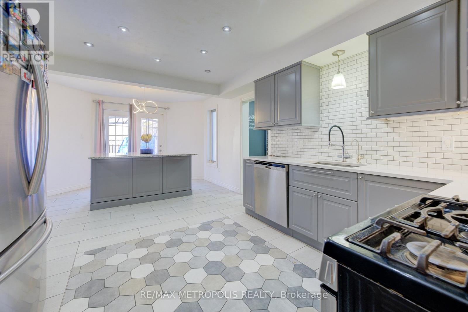 145 Cowan Boulevard, Cambridge, Ontario  N1T 1K9 - Photo 11 - X12321211