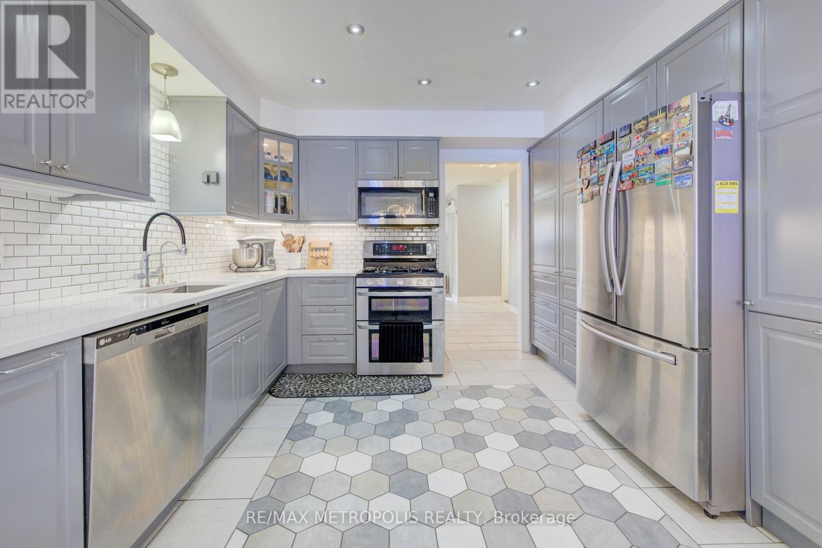 145 Cowan Boulevard, Cambridge, Ontario  N1T 1K9 - Photo 9 - X12321211