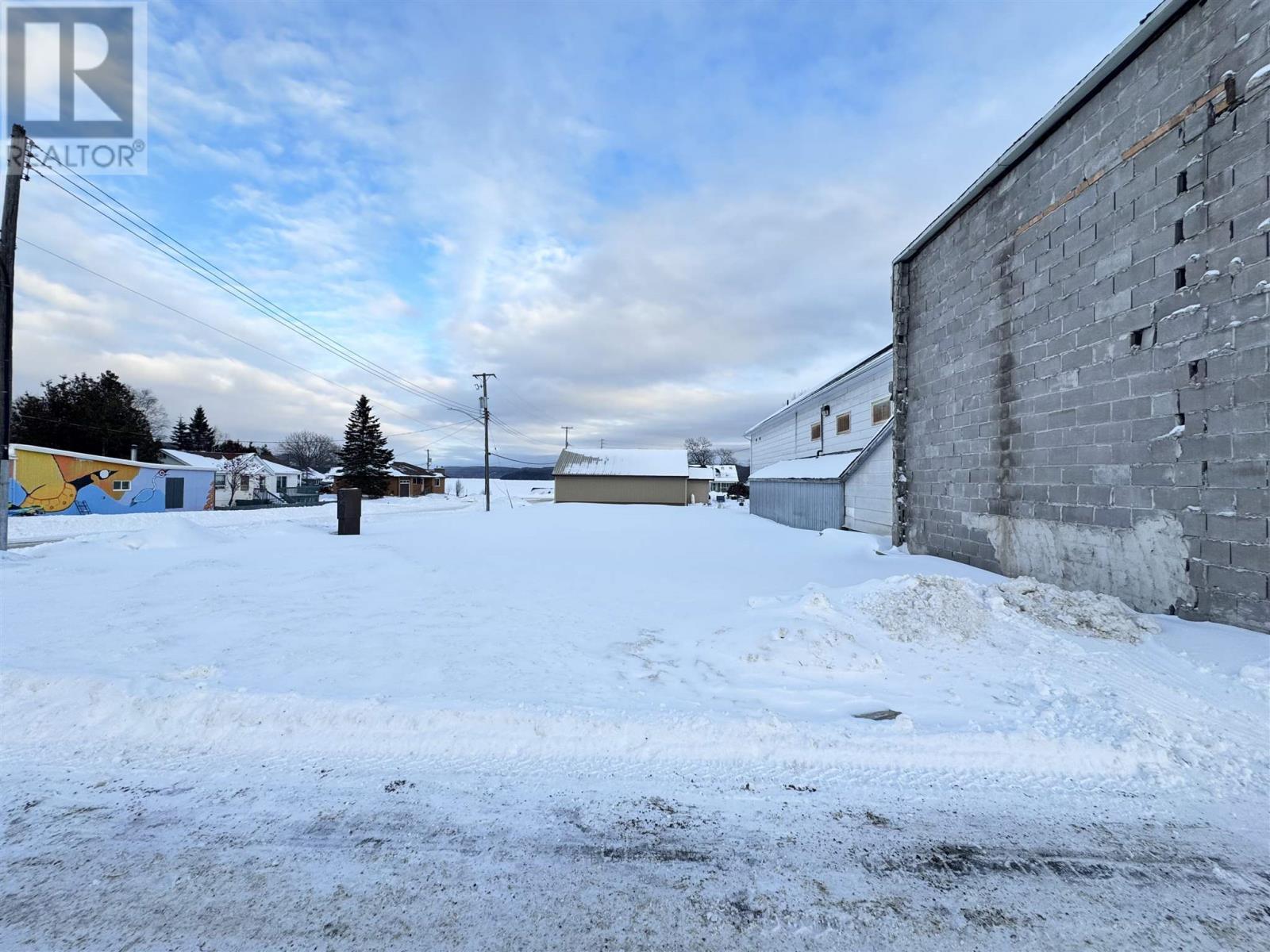 49 Broadway Ave, Wawa, Ontario  P0S 1K0 - Photo 1 - SM251658