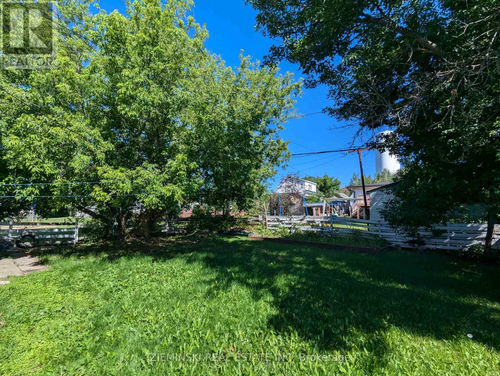 652 Montrock Street, Iroquois Falls, Ontario  P0K 1E0 - Photo 2 - T12321293