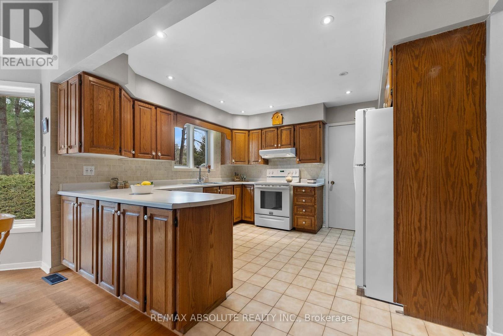 33 Old Orchard Lane, Mcnab/braeside, Ontario  K7S 3T3 - Photo 12 - X12321274