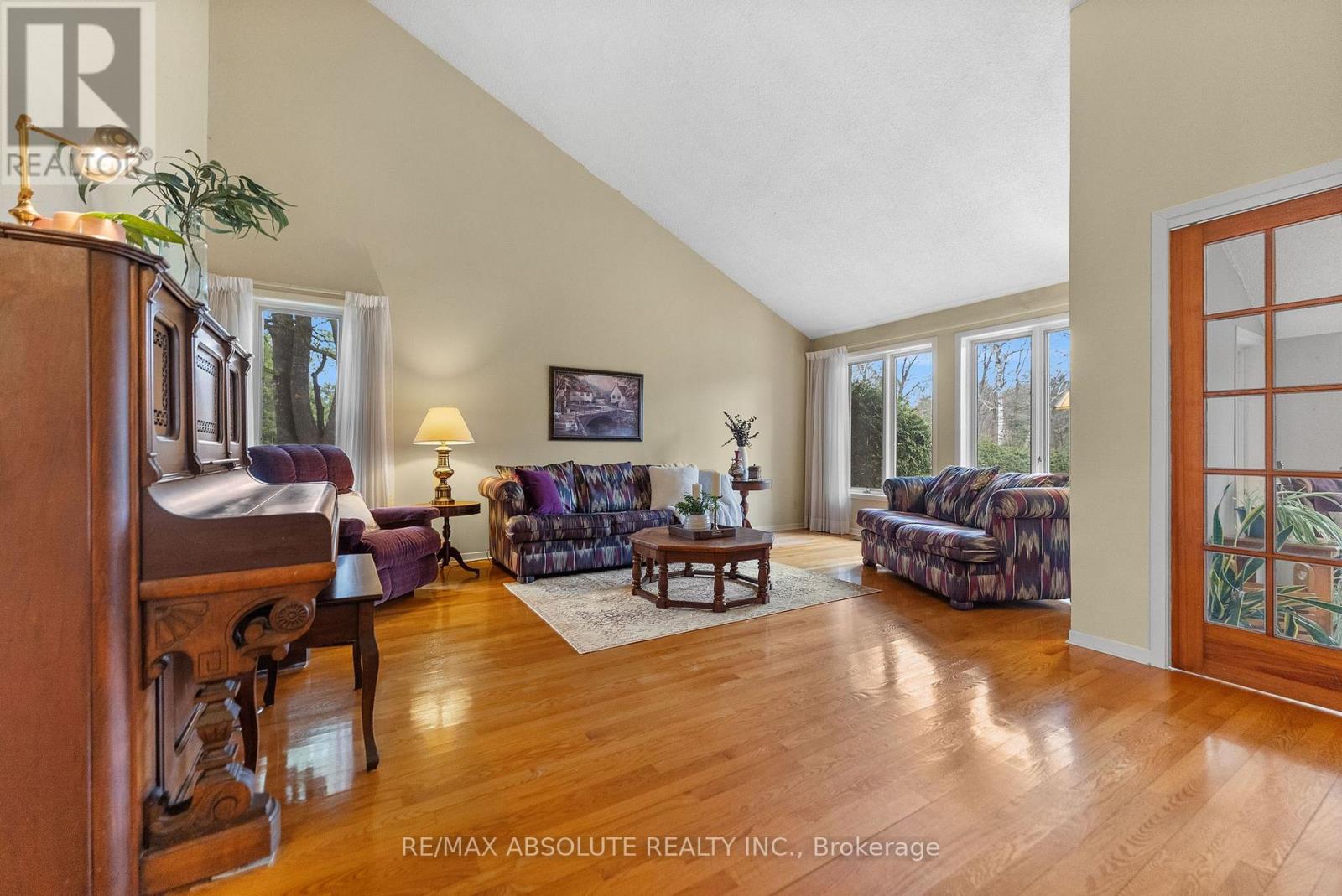 33 Old Orchard Lane, Mcnab/braeside, Ontario  K7S 3T3 - Photo 8 - X12321274