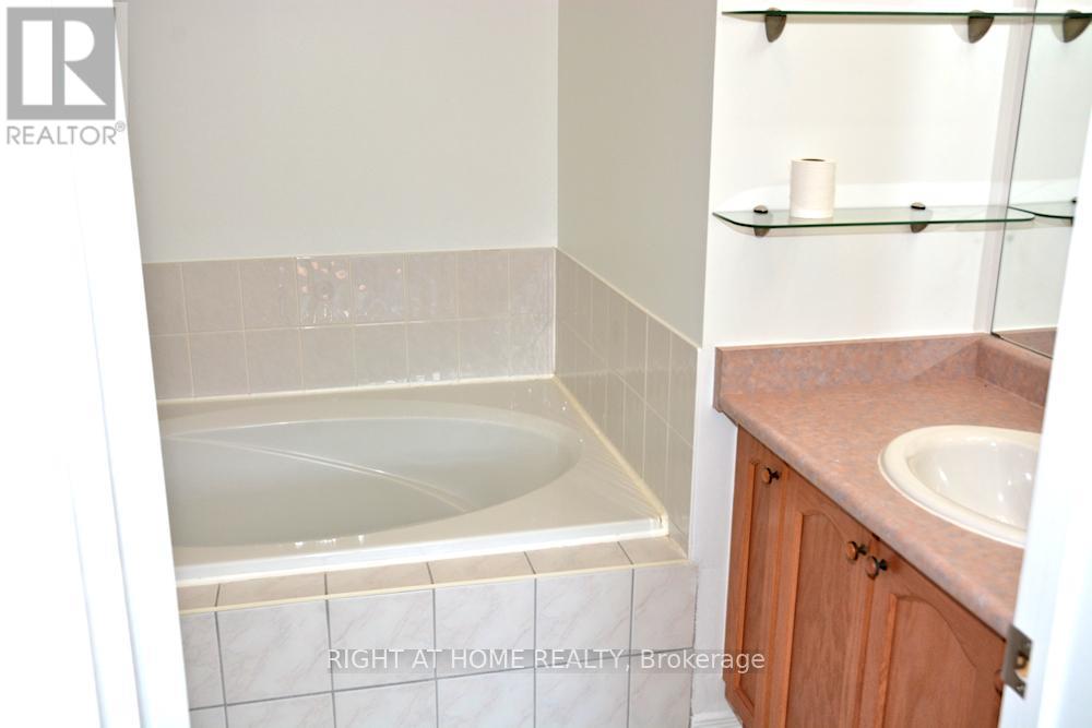 242 Flagstone Way, Newmarket, Ontario  L3X 2Y2 - Photo 19 - N12321266