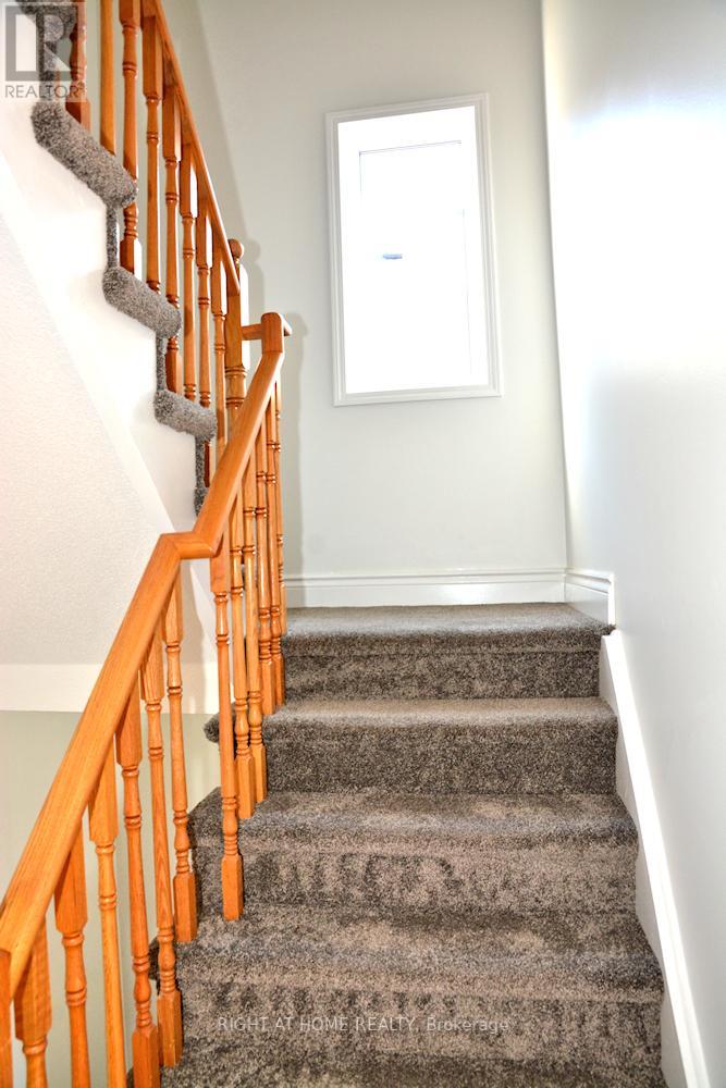 242 Flagstone Way, Newmarket, Ontario  L3X 2Y2 - Photo 8 - N12321266