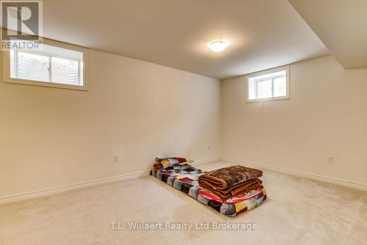15 Harwood Street, Tillsonburg, Ontario  N4J 0J7 - Photo 12 - X12291669