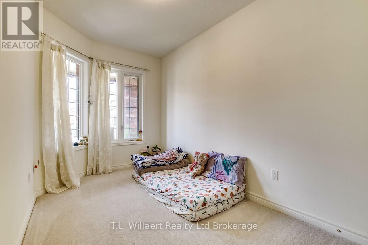 15 Harwood Street, Tillsonburg, Ontario  N4J 0J7 - Photo 7 - X12291669