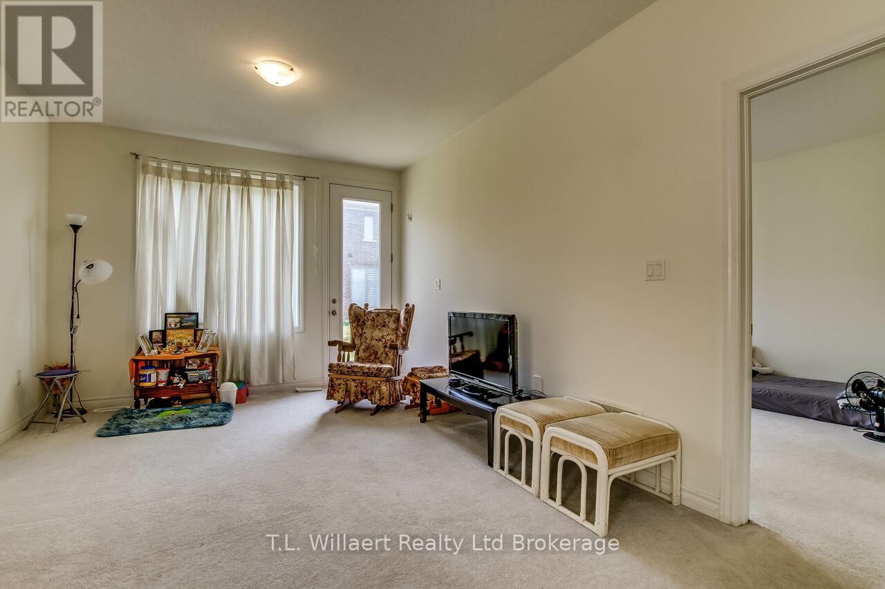 15 Harwood Street, Tillsonburg, Ontario  N4J 0J7 - Photo 6 - X12291669