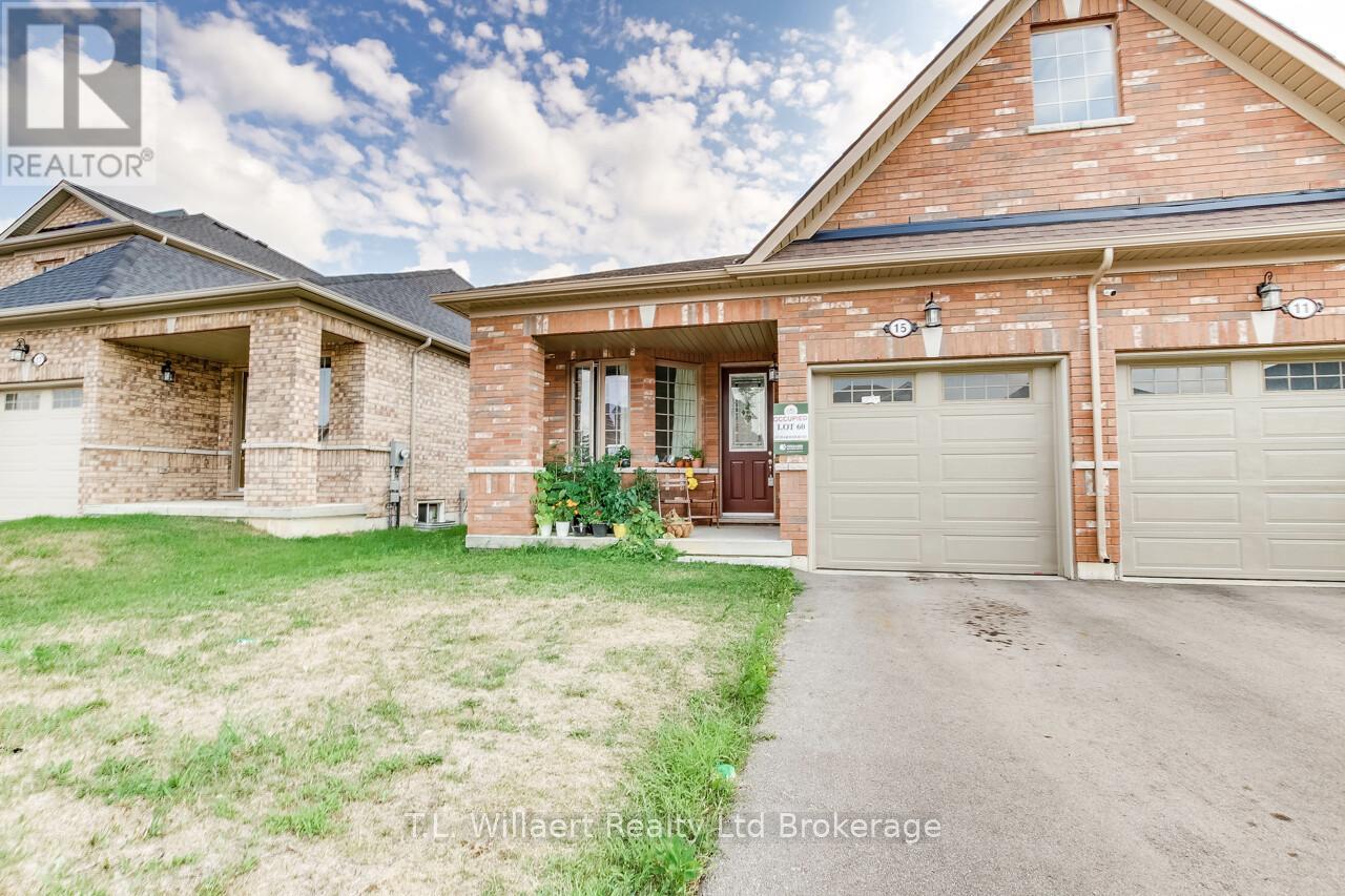 15 Harwood Street, Tillsonburg, Ontario  N4J 0J7 - Photo 1 - X12291669