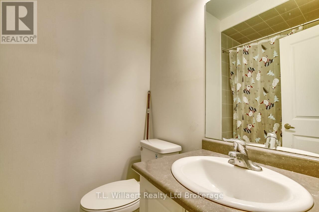 15 Harwood Street, Tillsonburg, Ontario  N4J 0J7 - Photo 8 - X12291669
