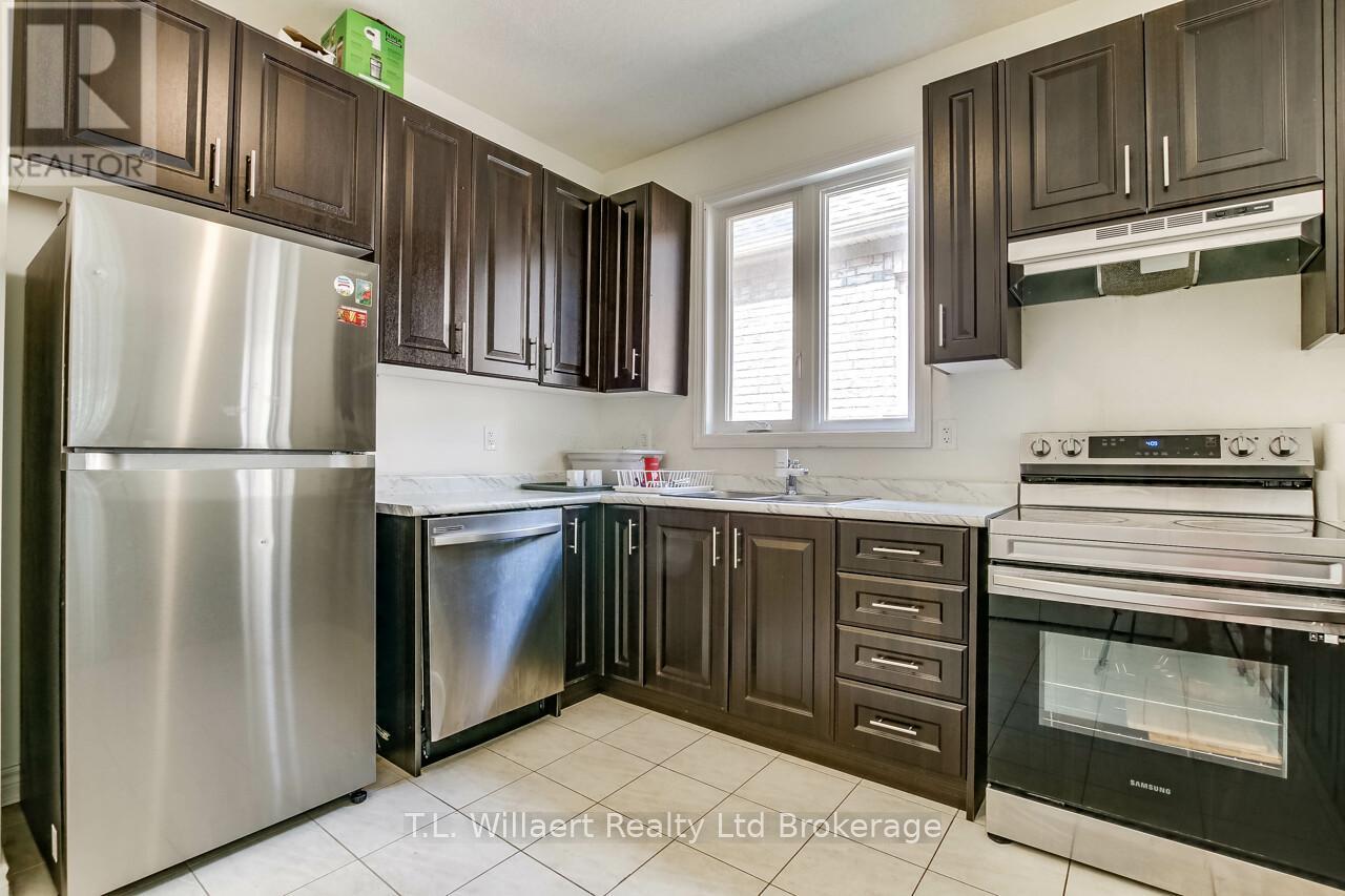 15 Harwood Street, Tillsonburg, Ontario  N4J 0J7 - Photo 3 - X12291669
