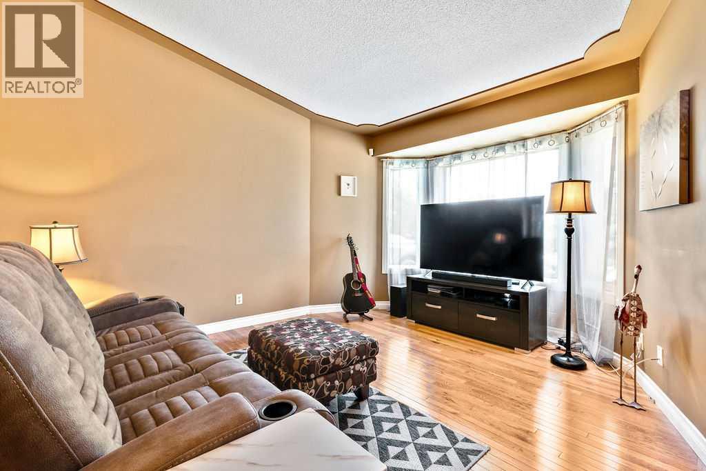 Property at 203 Welch Place image 3