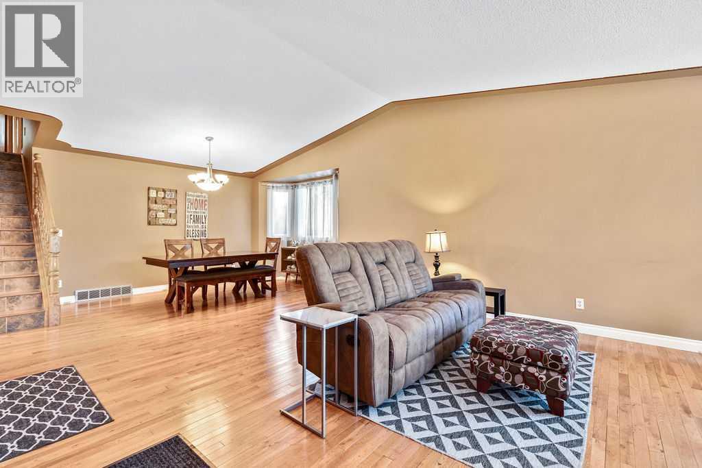Property at 203 Welch Place image 2